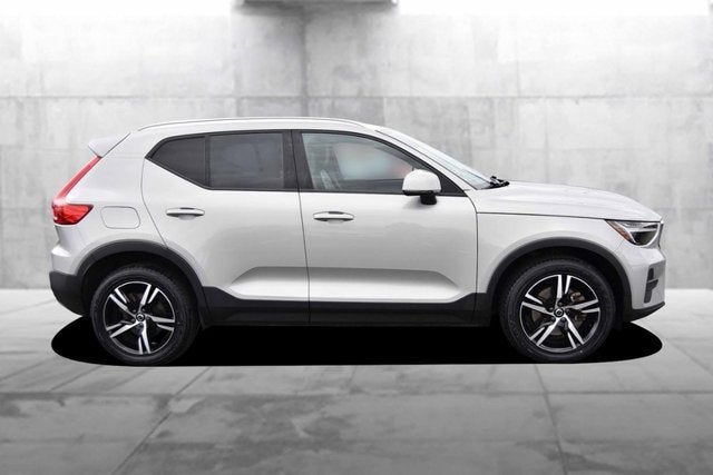 2023 Volvo XC40 Core