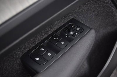 2023 Volvo XC40 Core