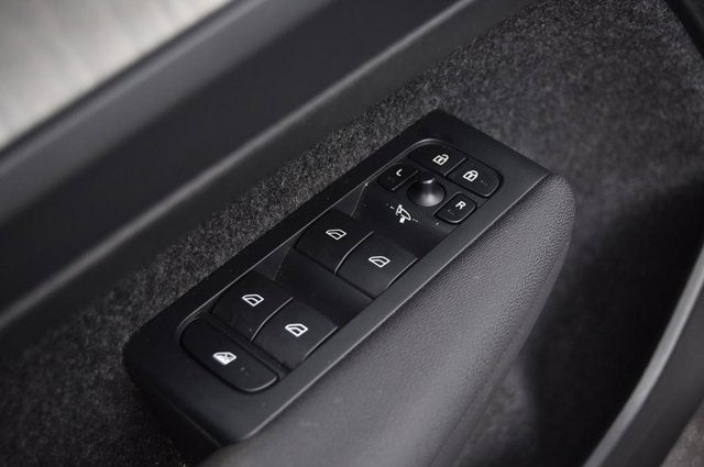 2023 Volvo XC40 Core