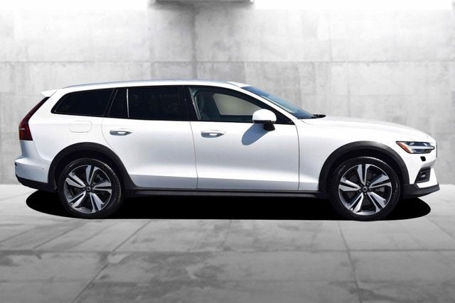 2025 Volvo V60 Cross Country Plus