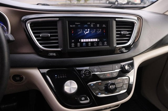 2021 Chrysler Voyager LXI