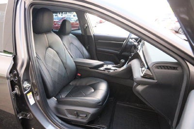 2019 Toyota Camry Hybrid XLE