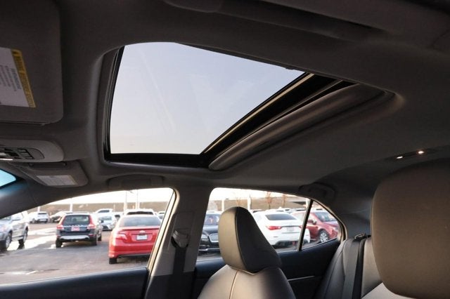 2020 Toyota Camry Hybrid XLE