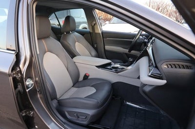 2020 Toyota Camry Hybrid XLE