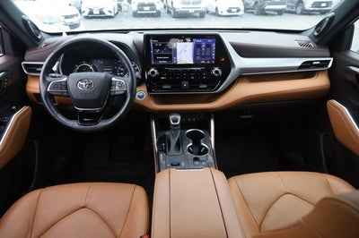 2021 Toyota Highlander Hybrid Platinum