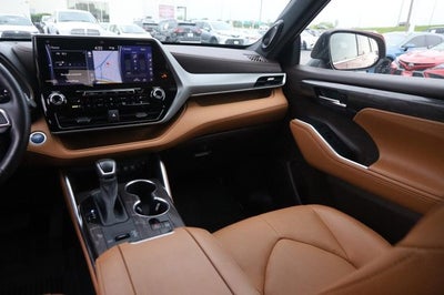 2021 Toyota Highlander Hybrid Platinum