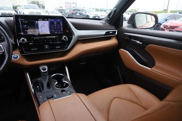 2021 Toyota Highlander Hybrid Platinum