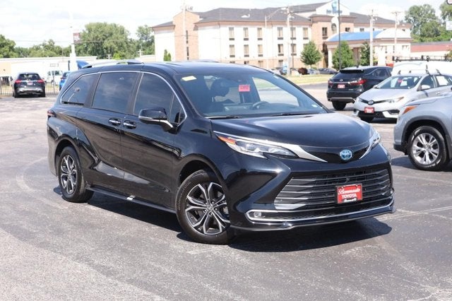 2025 Toyota Sienna Platinum