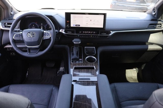 2025 Toyota Sienna Platinum