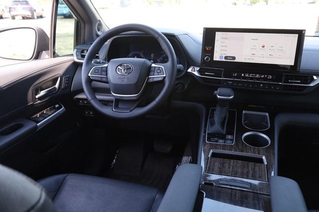 2025 Toyota Sienna Platinum