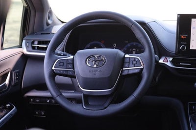 2025 Toyota Sienna Platinum