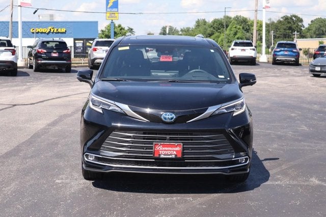 2025 Toyota Sienna Platinum