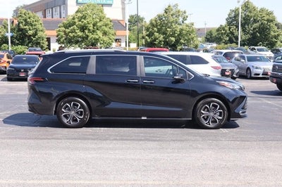 2025 Toyota Sienna Platinum