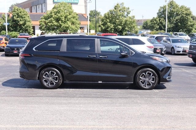 2025 Toyota Sienna Platinum