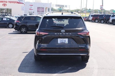 2025 Toyota Sienna Platinum
