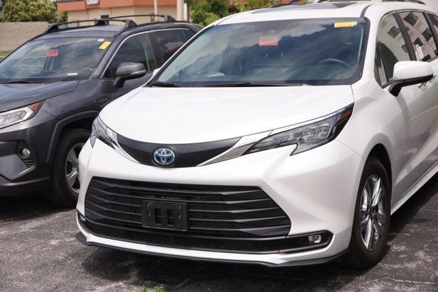 2025 Toyota Sienna XLE