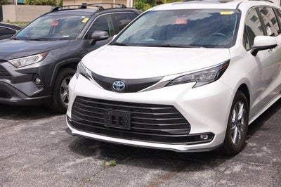 2025 Toyota Sienna XLE
