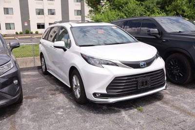 2025 Toyota Sienna XLE