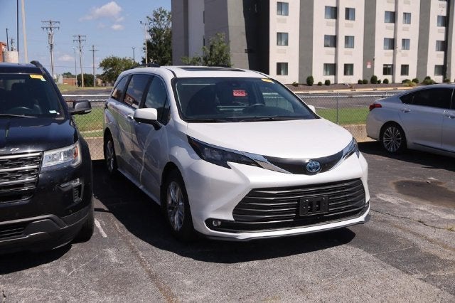 2025 Toyota Sienna XLE