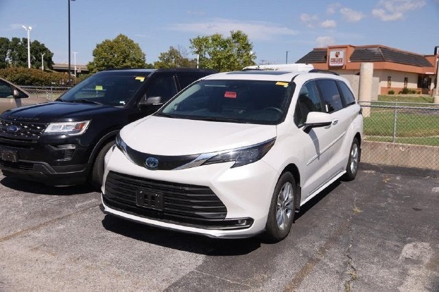 2025 Toyota Sienna XLE
