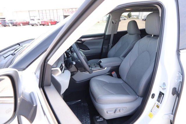 2024 Toyota Highlander Platinum