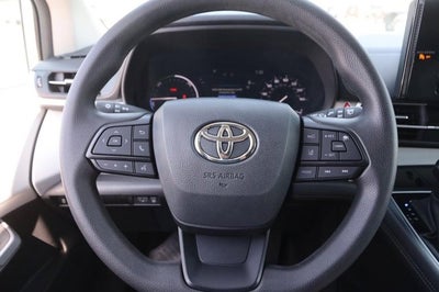 2025 Toyota Sienna LE