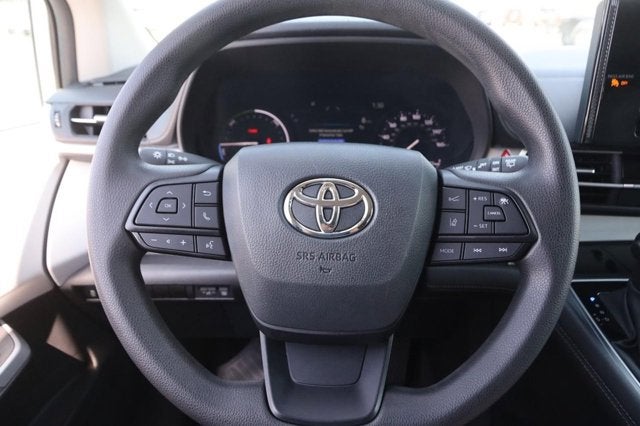 2025 Toyota Sienna LE