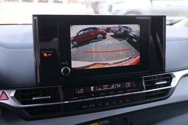 2025 Toyota Sienna LE