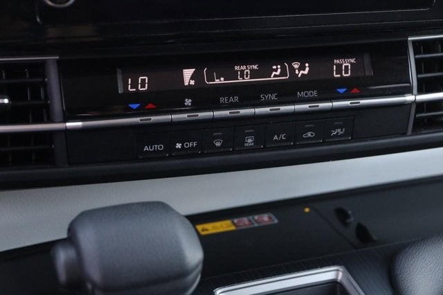 2025 Toyota Sienna LE