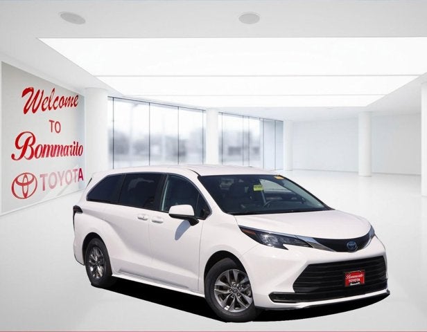 2025 Toyota Sienna LE
