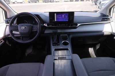 2025 Toyota Sienna LE