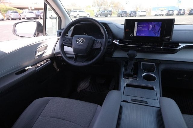 2025 Toyota Sienna LE