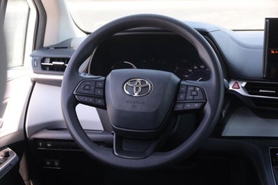 2025 Toyota Sienna LE