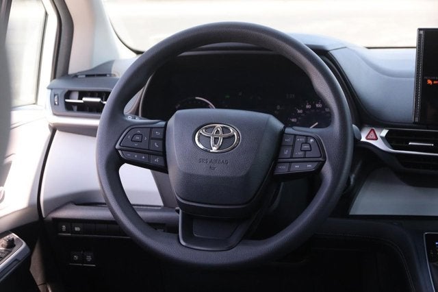 2025 Toyota Sienna LE