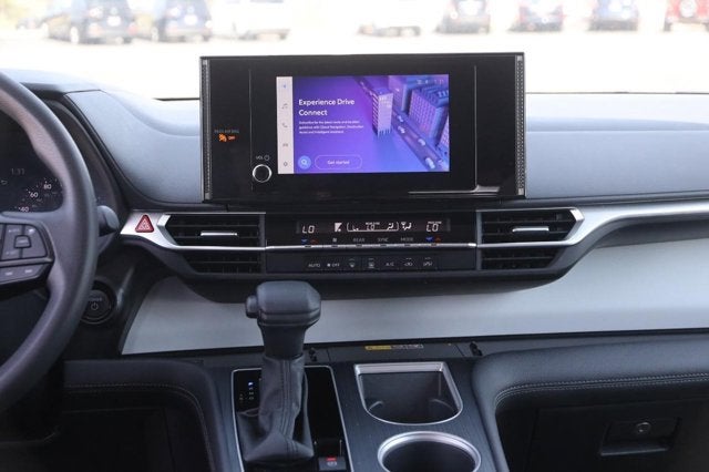 2025 Toyota Sienna LE
