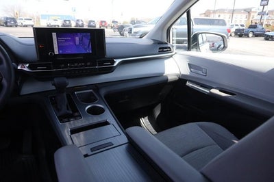 2025 Toyota Sienna LE