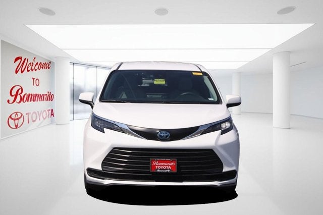 2025 Toyota Sienna LE