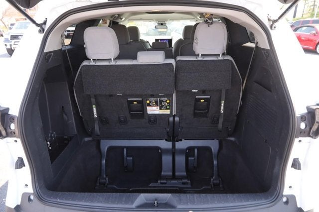 2025 Toyota Sienna LE