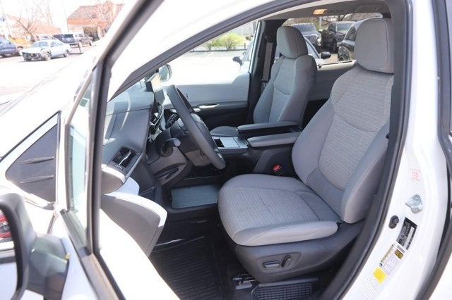 2025 Toyota Sienna LE
