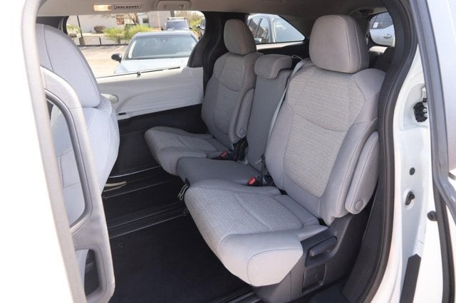 2025 Toyota Sienna LE