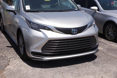 2024 Toyota Sienna LE