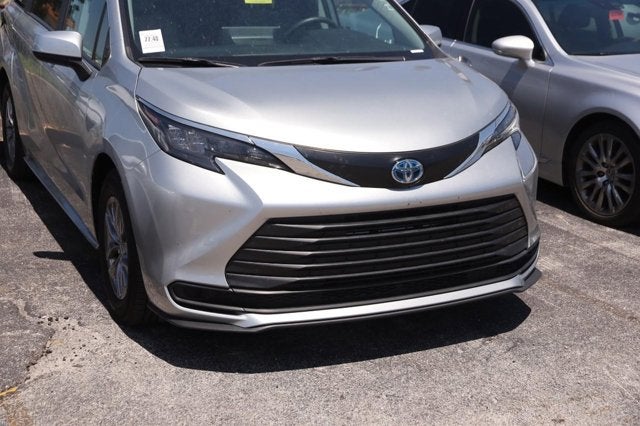 2024 Toyota Sienna LE