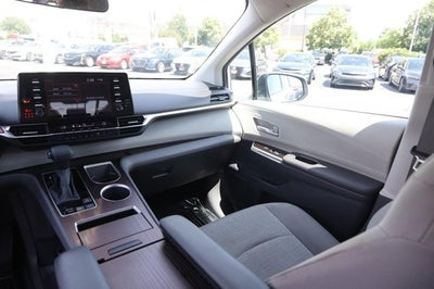 2024 Toyota Sienna LE