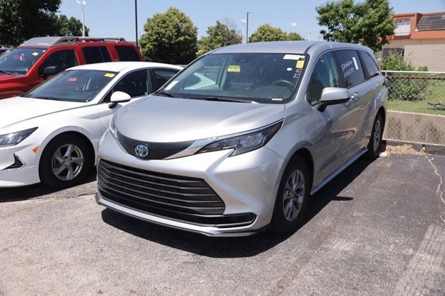2024 Toyota Sienna LE