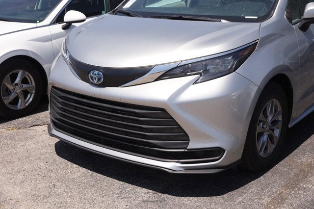 2024 Toyota Sienna LE