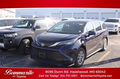 2025 Toyota Sienna LE