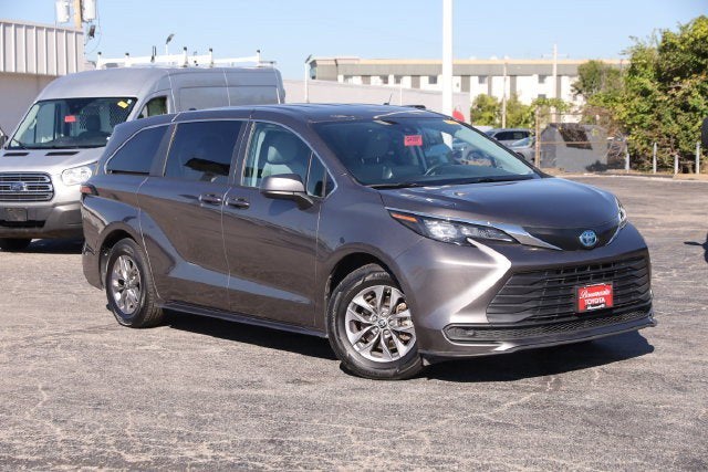2024 Toyota Sienna LE