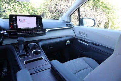 2024 Toyota Sienna LE