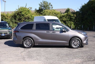 2024 Toyota Sienna LE
