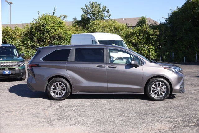 2024 Toyota Sienna LE